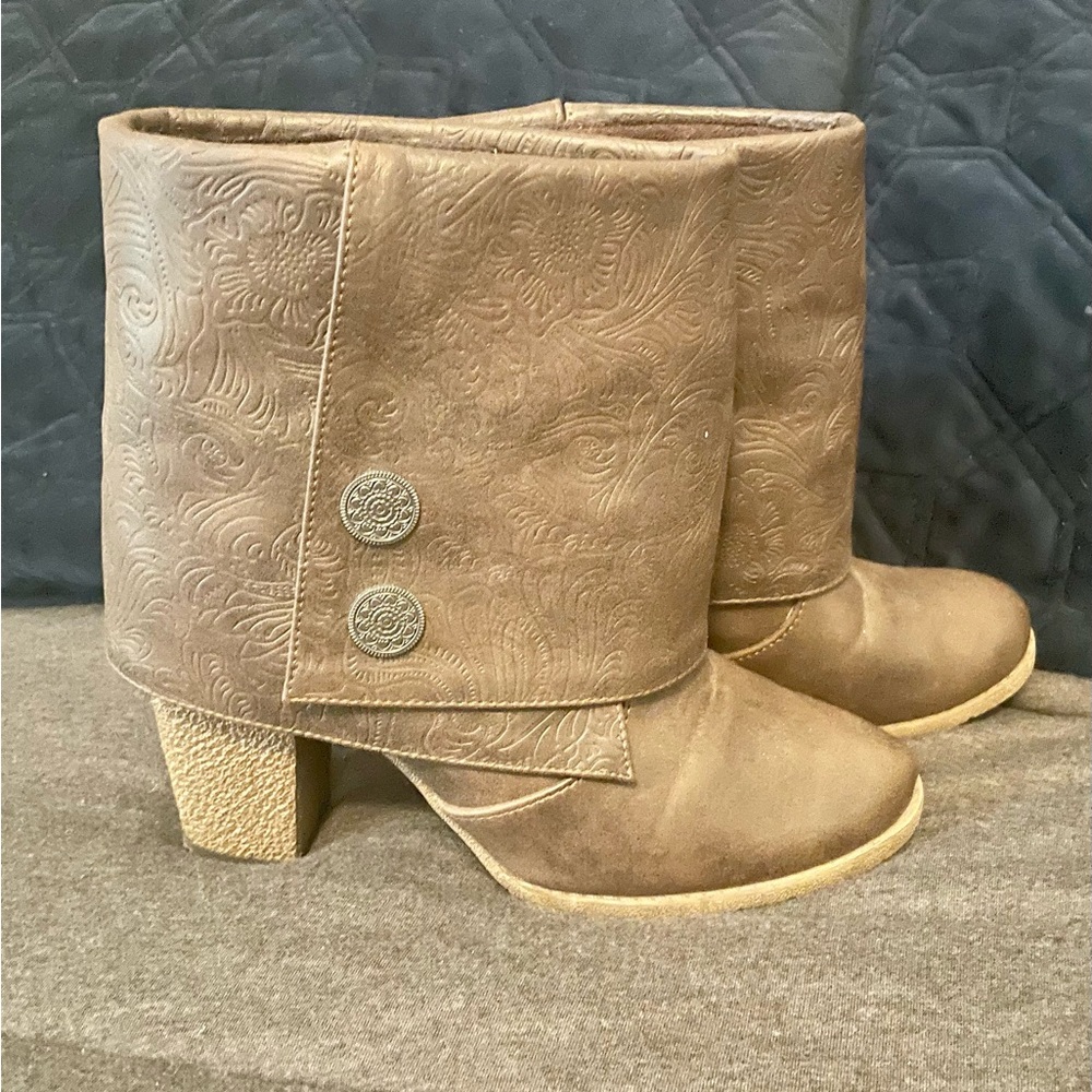 ❄️MUKLUKS Snow Brown Heeled Bootie ❄️